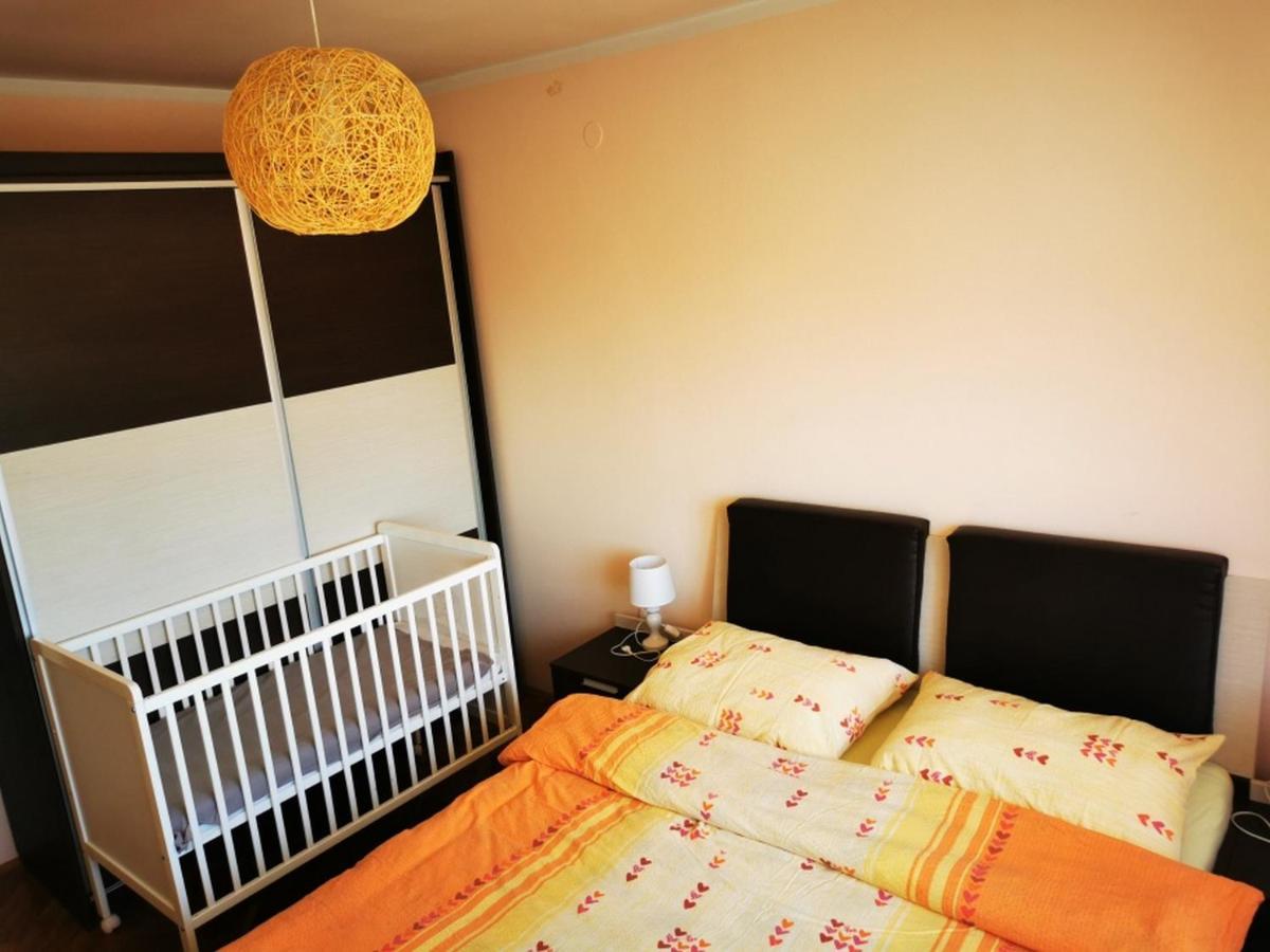 شقة Apartmant Sandra - Big Terace And Free Parking كارلوفاتش المظهر الخارجي الصورة