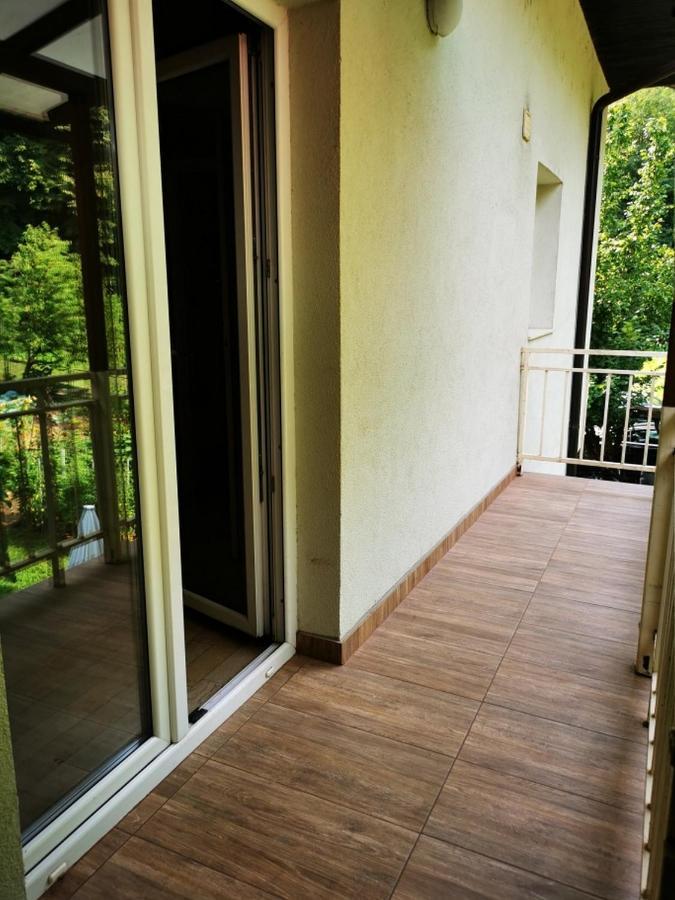 شقة Apartmant Sandra - Big Terace And Free Parking كارلوفاتش المظهر الخارجي الصورة