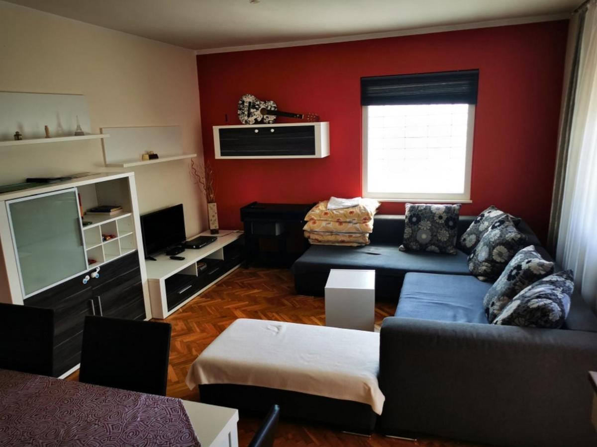شقة Apartmant Sandra - Big Terace And Free Parking كارلوفاتش المظهر الخارجي الصورة
