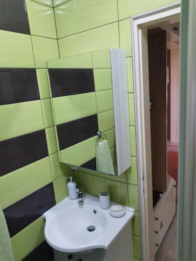 شقة Apartmant Sandra - Big Terace And Free Parking كارلوفاتش المظهر الخارجي الصورة