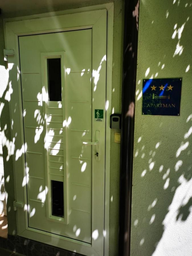 شقة Apartmant Sandra - Big Terace And Free Parking كارلوفاتش المظهر الخارجي الصورة